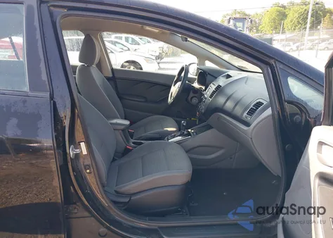 2017 Kia Forte Lx z USA, uszkodzony, nr VIN 3KPFL4A71HE085597